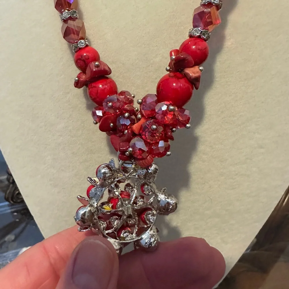 Elegant Red Beaded Necklace - Picture 5 of 6